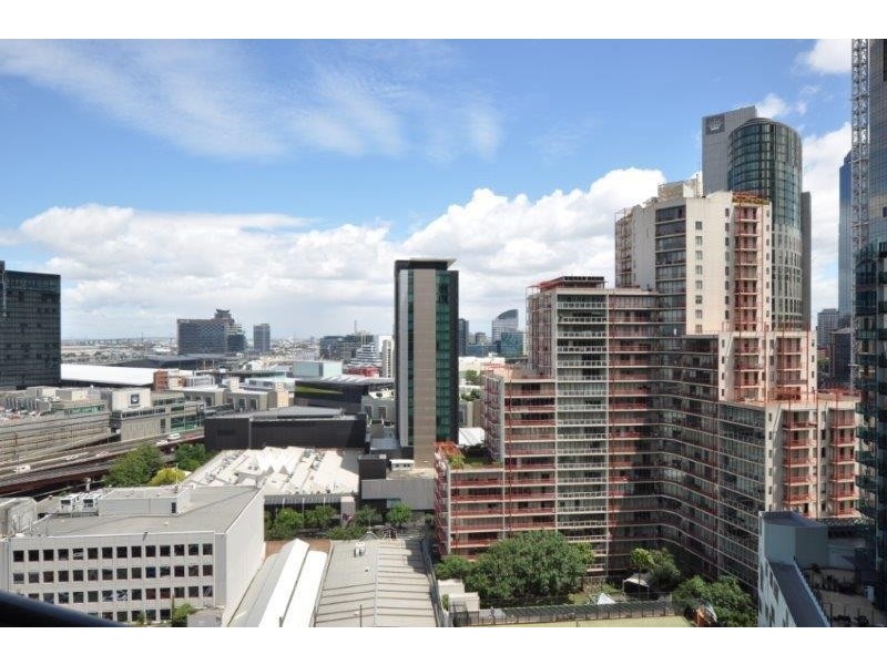 REF 21239/173 City Road, Southbank VIC 3006