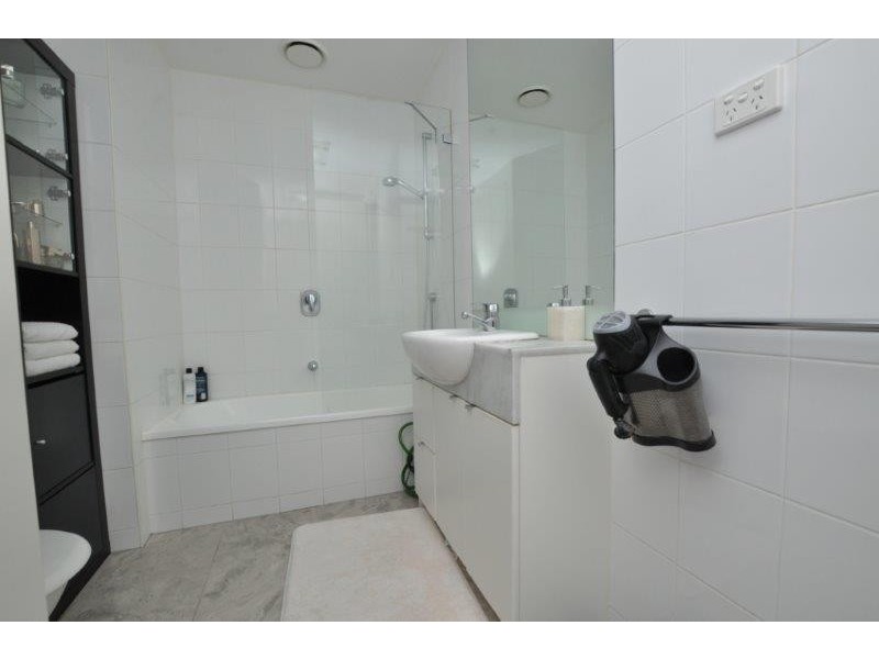 REF 21239/173 City Road, Southbank VIC 3006