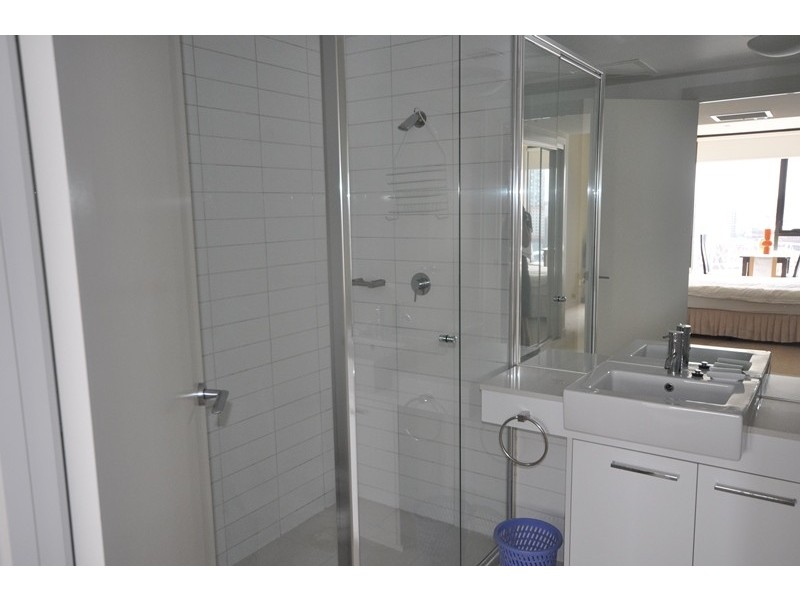 2510B/100 Harbour Esplanade, Docklands VIC 3008