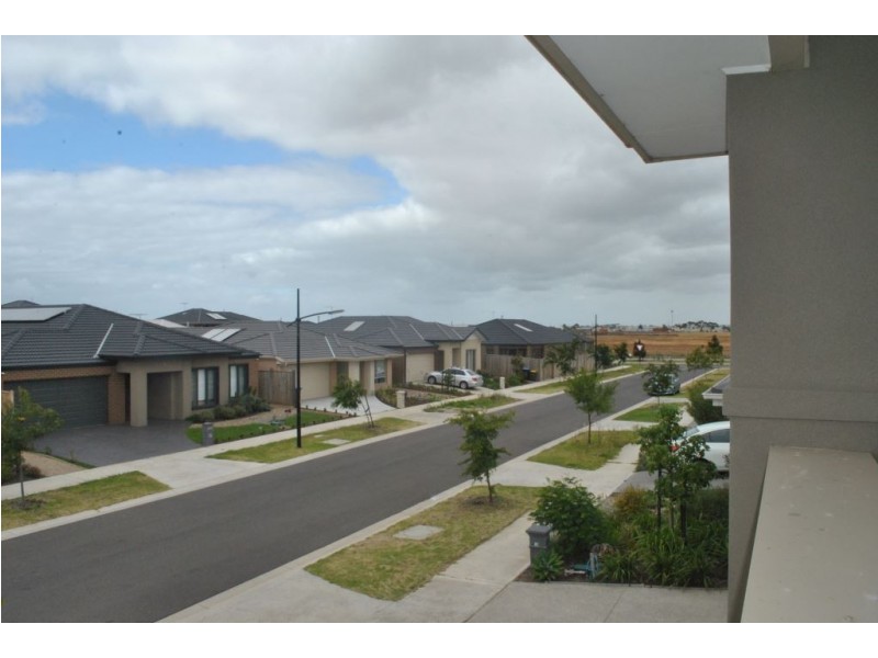 10 Castor Street, Williams Landing VIC 3027