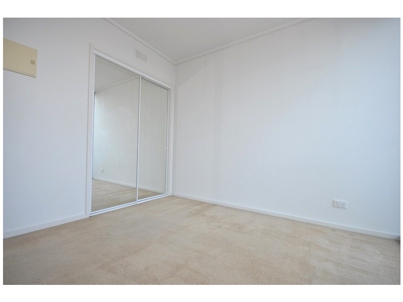 REF 21262/99 Whiteman Street, Southbank VIC 3006