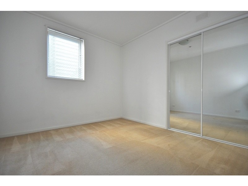 REF 21262/99 Whiteman Street, Southbank VIC 3006