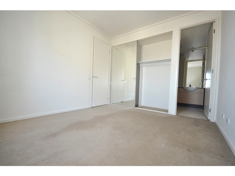 REF 21268/83 Whiteman Street, Southbank VIC 3006