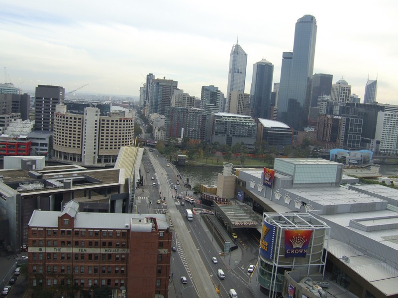 REF 21273/63 Whiteman Street, Southbank VIC 3006