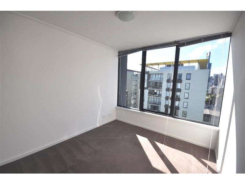 REF 21283/28 Bank Street, South Melbourne VIC 3205