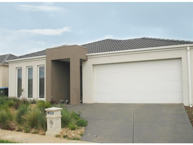 8 Terrene Terrace, Point Cook VIC 3030