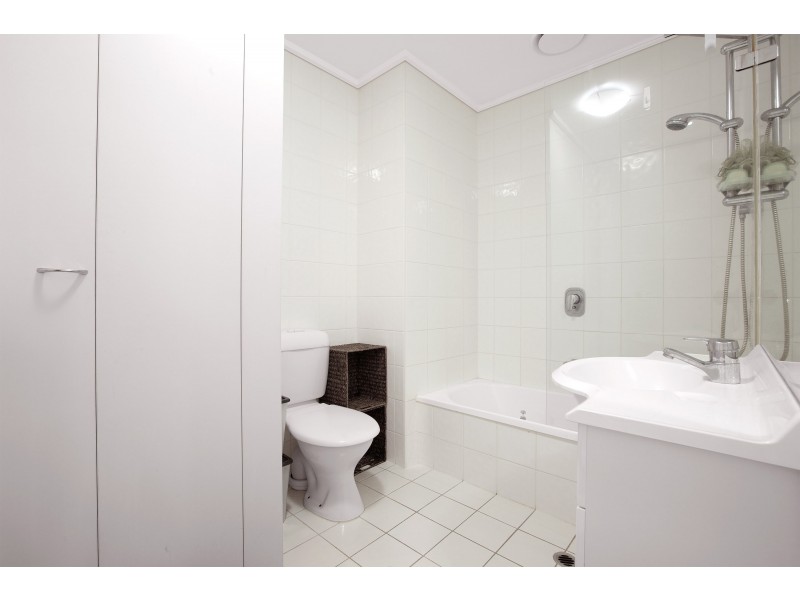 213/99 Whiteman Street, Southbank VIC 3006