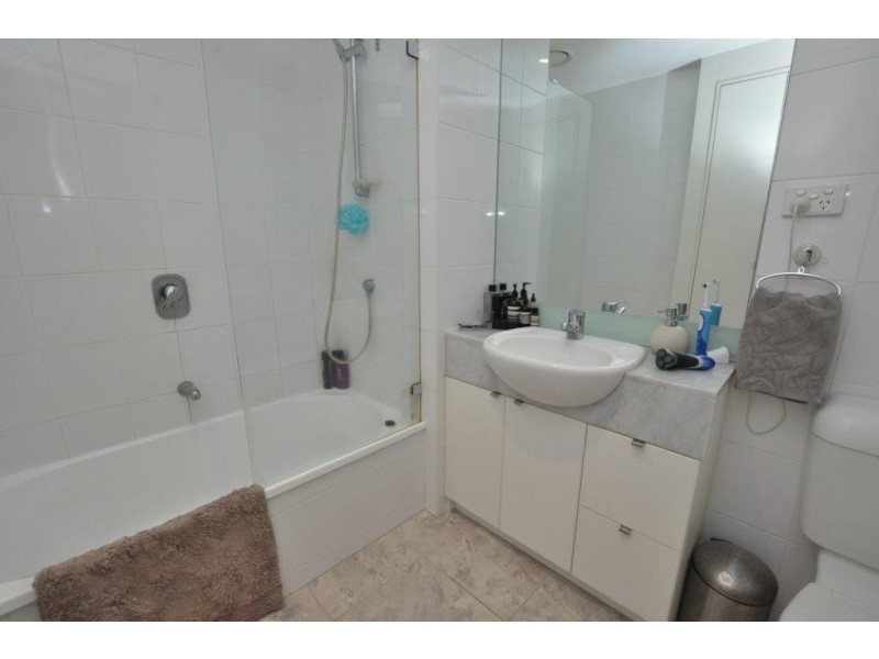 REF 21306/173 City Road, Southbank VIC 3006