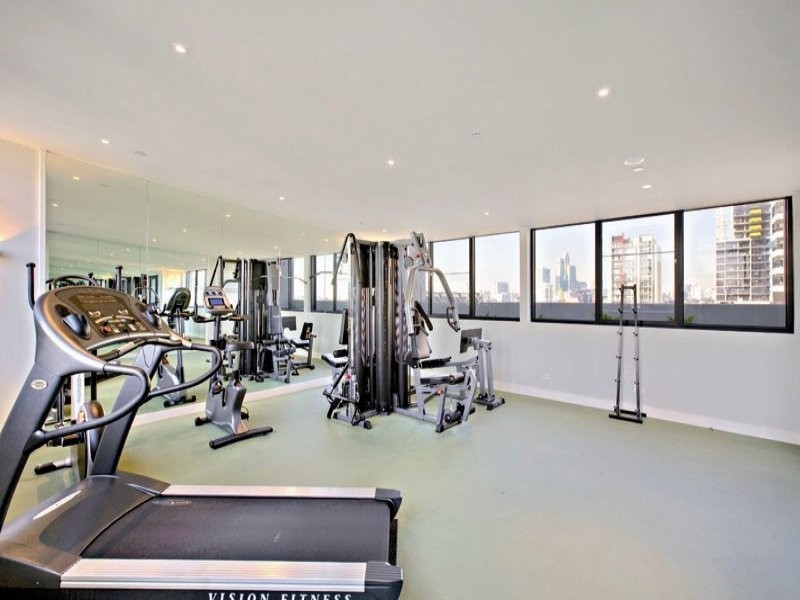 REF 21316/63 Whiteman Street, Southbank VIC 3006