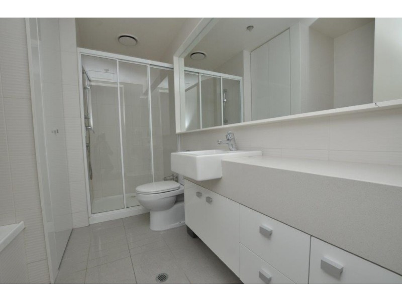REF 21326/63 Whiteman Street, Southbank VIC 3006