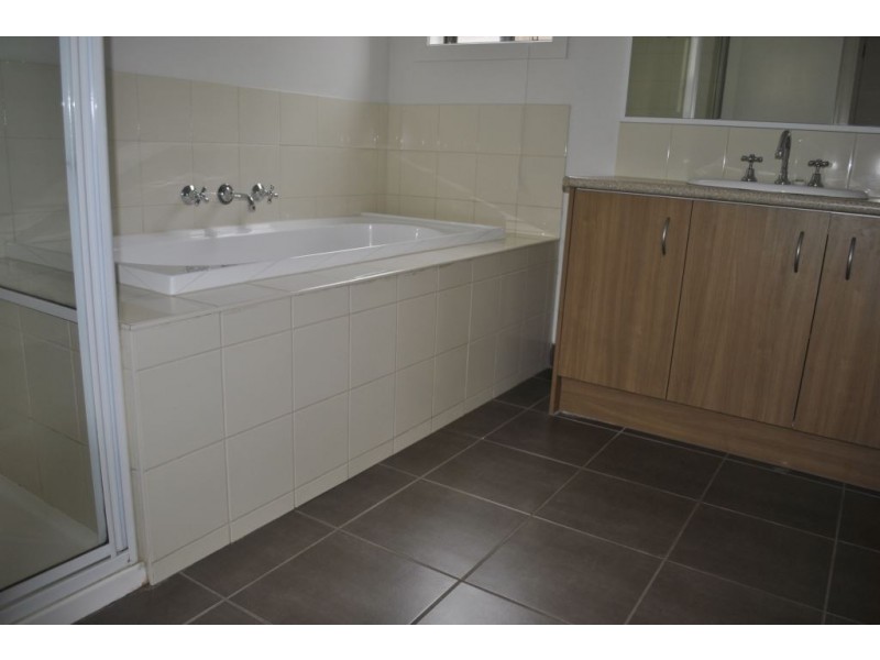 10 Grenache Street, Point Cook VIC 3030