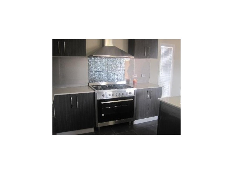 15 Kenton Avenue, Williams Landing VIC 3027