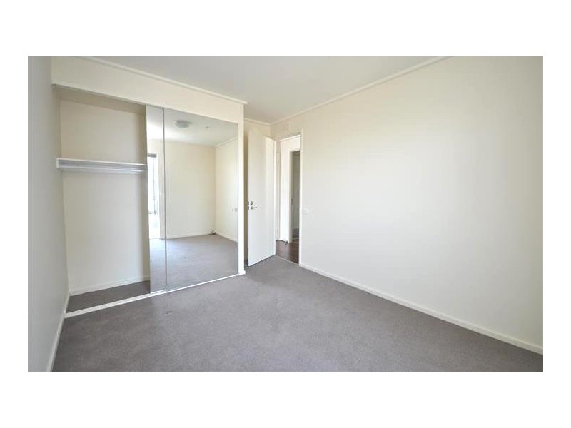 REF 21351/83 Whiteman Street, Southbank VIC 3006