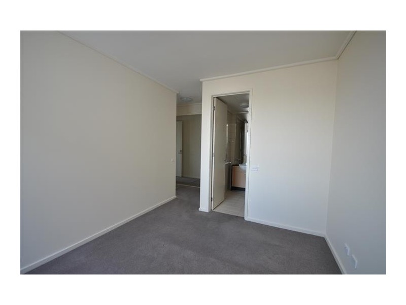 REF 21351/83 Whiteman Street, Southbank VIC 3006