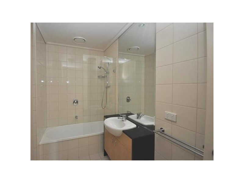 REF 21351/83 Whiteman Street, Southbank VIC 3006