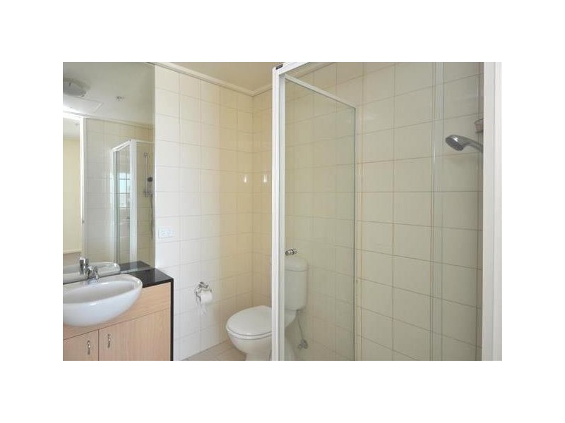 REF 21351/83 Whiteman Street, Southbank VIC 3006