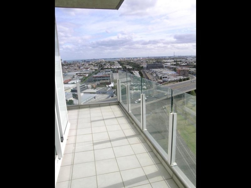 REF 21351/83 Whiteman Street, Southbank VIC 3006