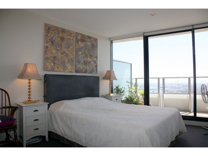 3303/100 Harbour Esplanade, Docklands VIC 3008