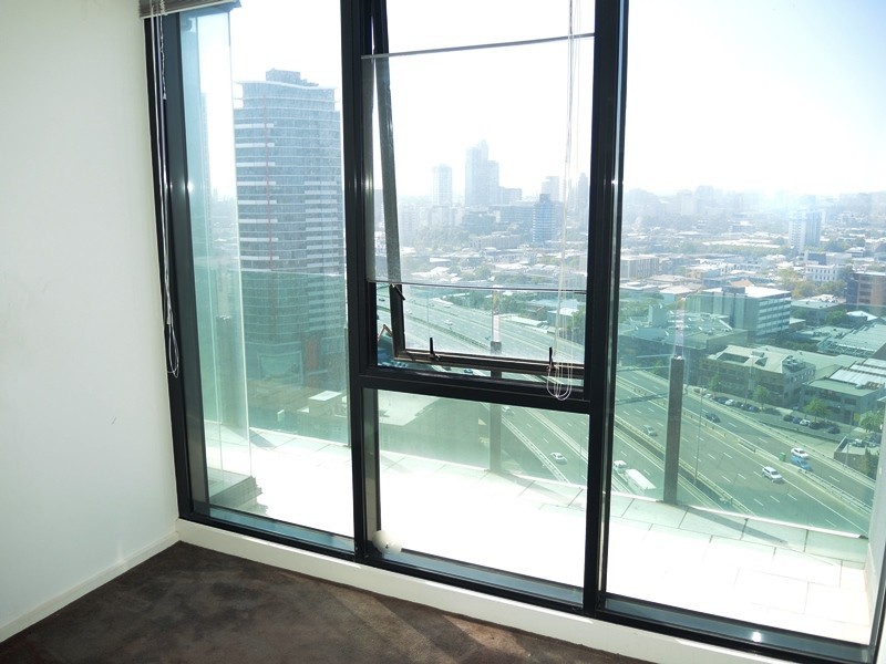 REF 21365/99 Whiteman Street, Southbank VIC 3006