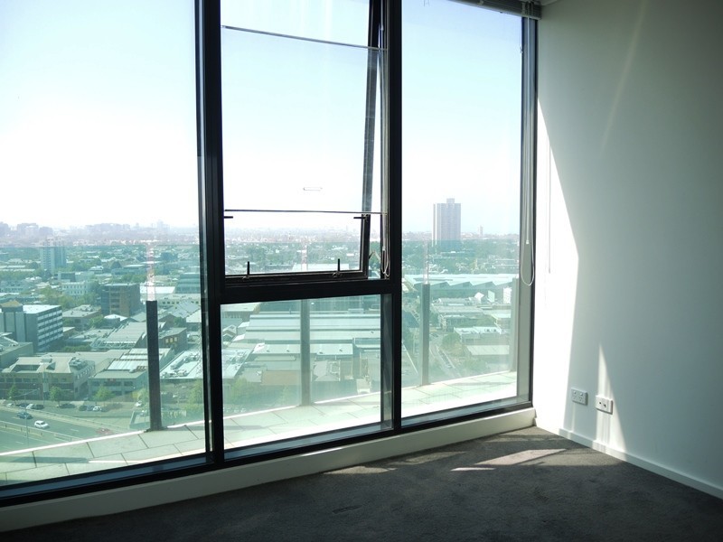 REF 21365/99 Whiteman Street, Southbank VIC 3006