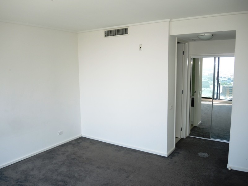 REF 21365/99 Whiteman Street, Southbank VIC 3006