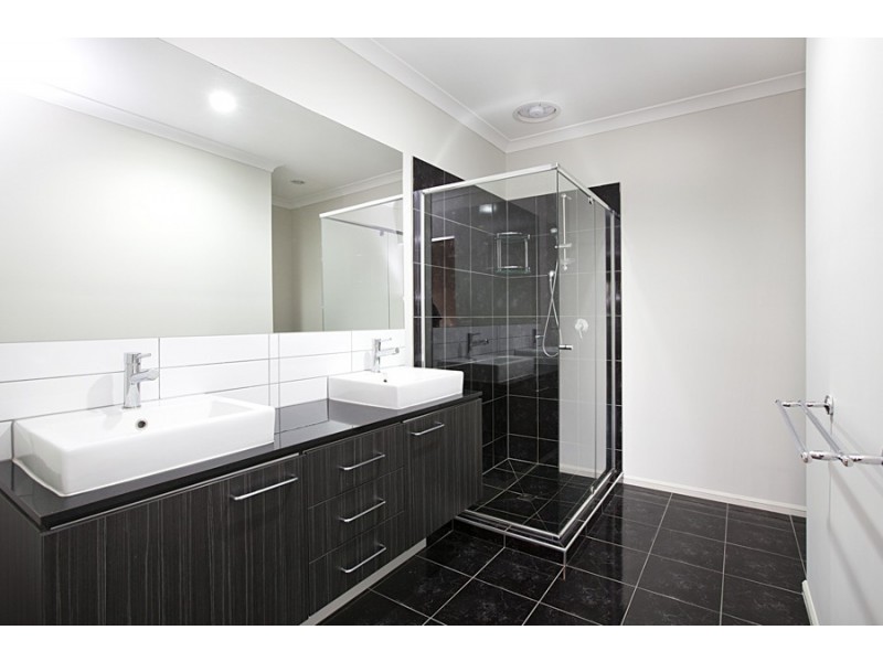 28 Ranfurlie Avenue, Point Cook VIC 3030