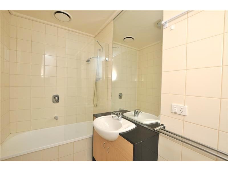 REF 21372/2/83 Whiteman Street, Southbank VIC 3006