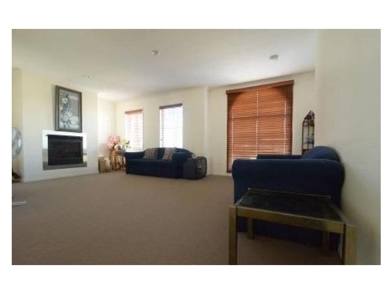 14 Howards Way, Point Cook VIC 3030