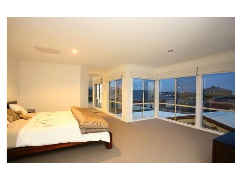 14 Howards Way, Point Cook VIC 3030