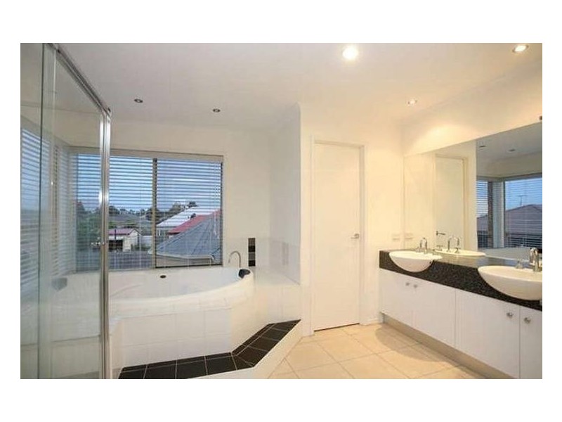 14 Howards Way, Point Cook VIC 3030