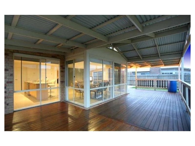 14 Howards Way, Point Cook VIC 3030