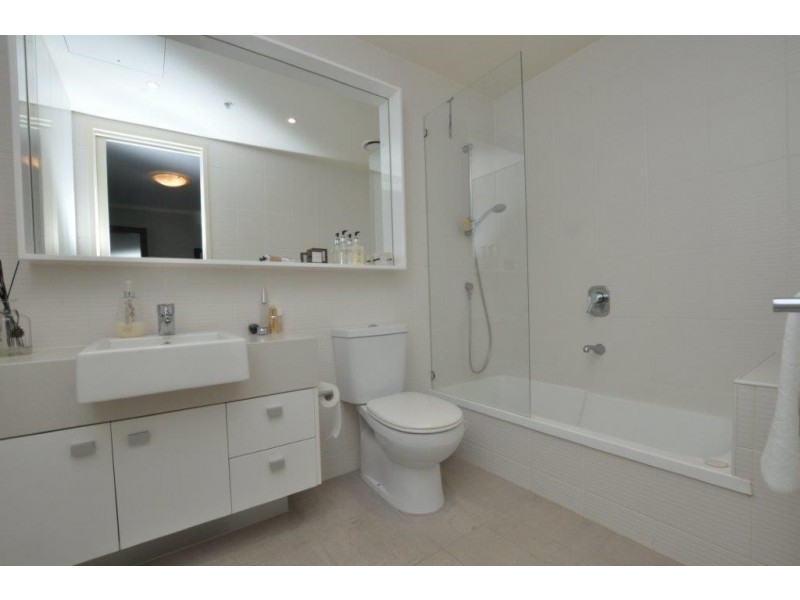 REF 21377/180 City Road, Southbank VIC 3006