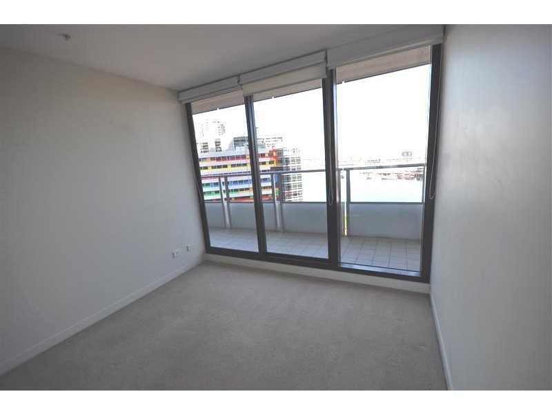 1005/100 Harbour Esplanade, Docklands VIC 3008