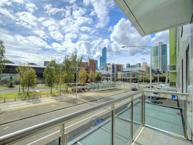 REF 21386/67 Whiteman Street, Southbank VIC 3006