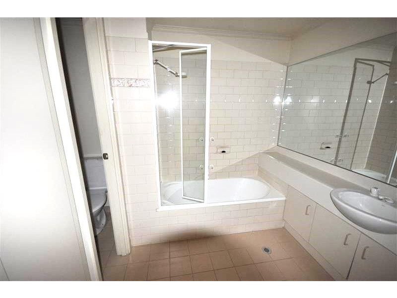 REF 21392/88 Wells Street, Southbank VIC 3006