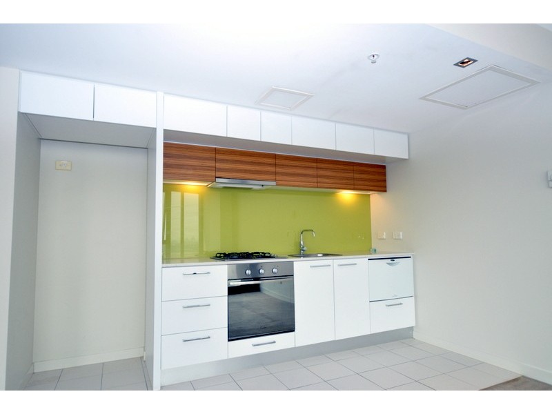 1611/100 Harbour Esplanade, Docklands VIC 3008