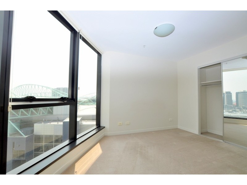 1611/100 Harbour Esplanade, Docklands VIC 3008