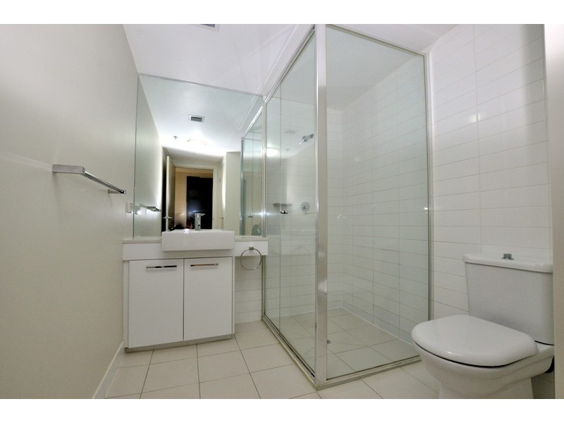 1611/100 Harbour Esplanade, Docklands VIC 3008