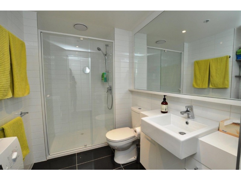 REF 20043/241 City Road, Southbank VIC 3006