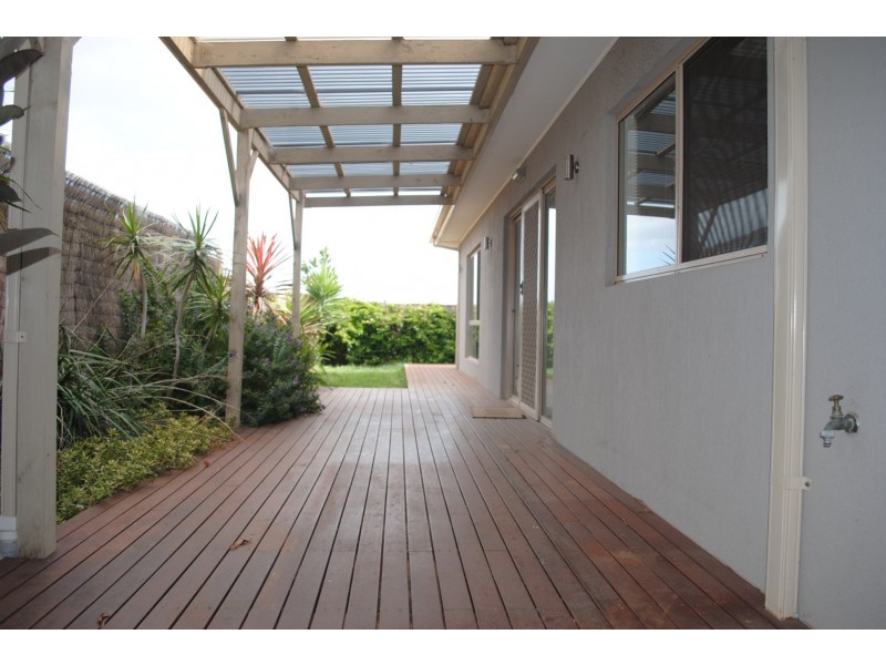 81 Middle Park Drive, Sanctuary Lakes VIC 3030