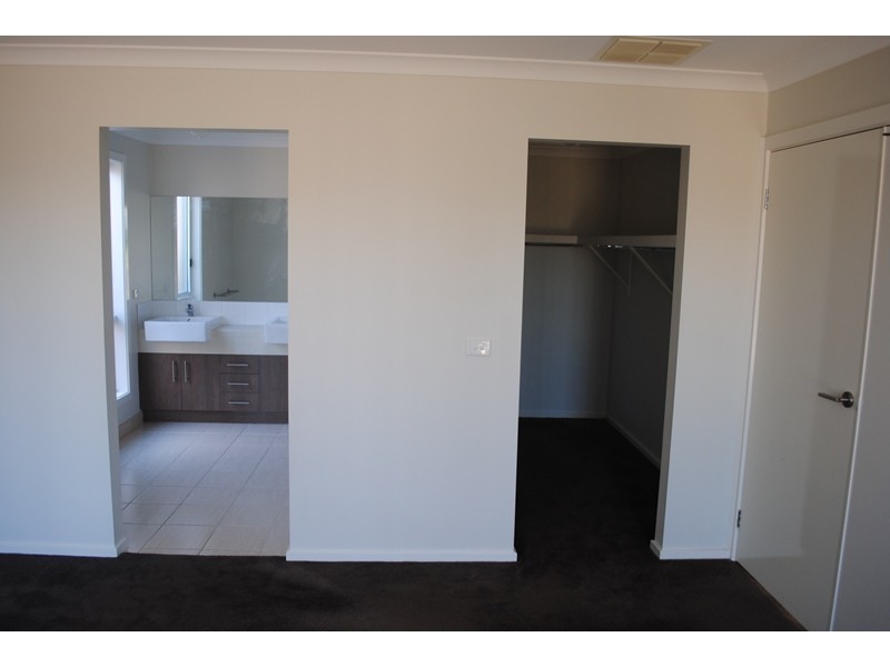 34 Nossal Drive, Point Cook VIC 3030