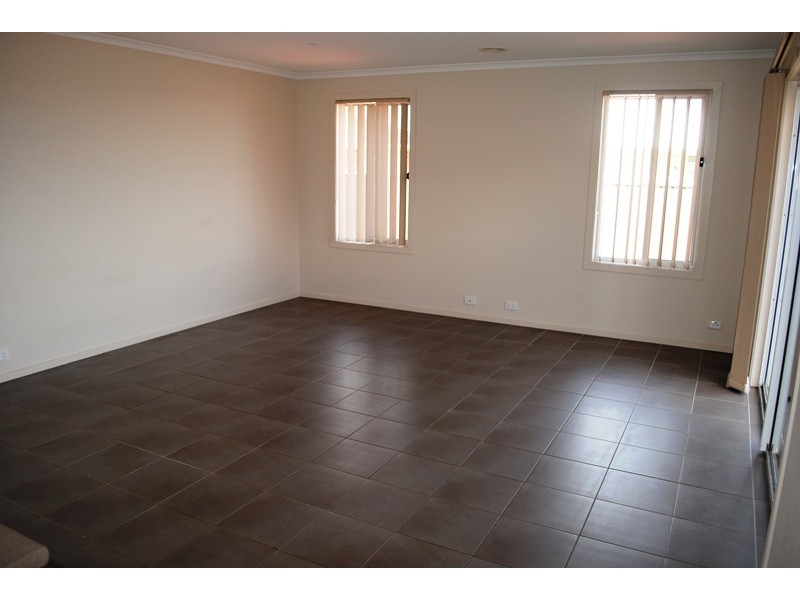 34 Pioneer Drive, Deer Park VIC 3023