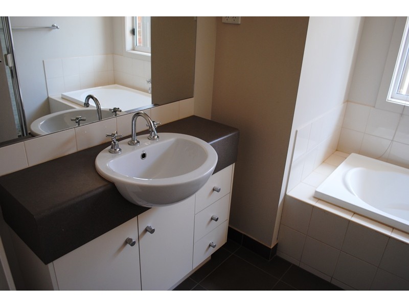 34 Pioneer Drive, Deer Park VIC 3023