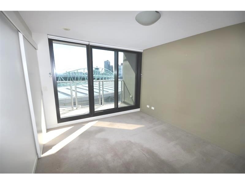 1712/100 Harbour Esplanade, Docklands VIC 3008
