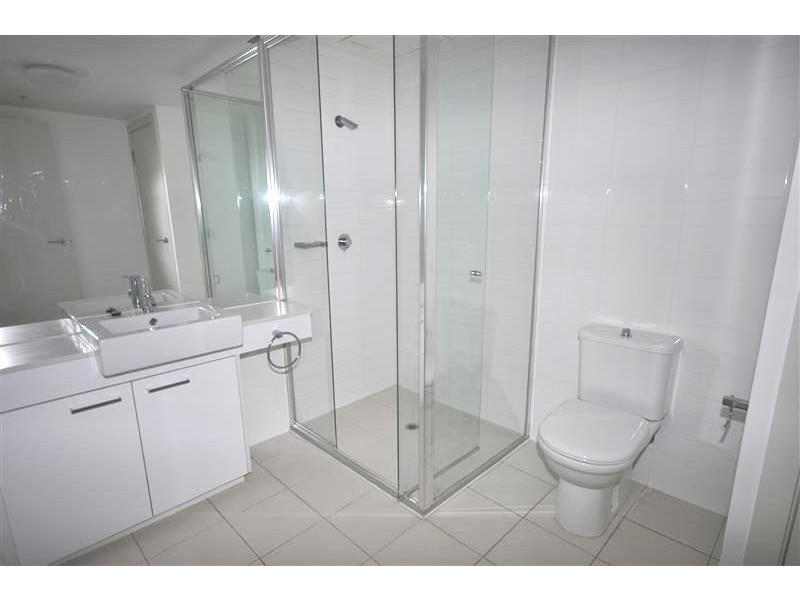 1712/100 Harbour Esplanade, Docklands VIC 3008