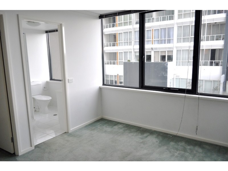 REF 21446/22 Kavanagh Street, Southbank VIC 3006