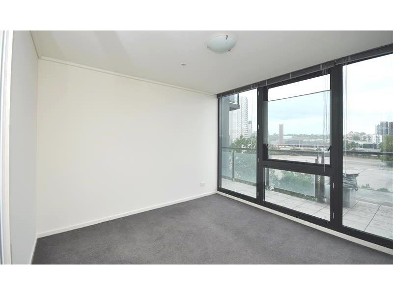 REF 21453/100 Kavanagh Street, Southbank VIC 3006