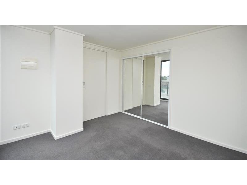 REF 21453/100 Kavanagh Street, Southbank VIC 3006