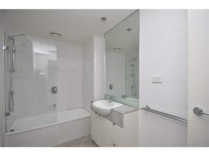 REF 21453/100 Kavanagh Street, Southbank VIC 3006