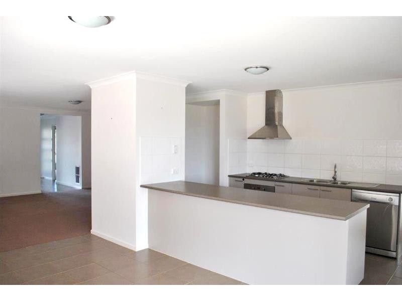 8 Misqa Avenue, Point Cook VIC 3030